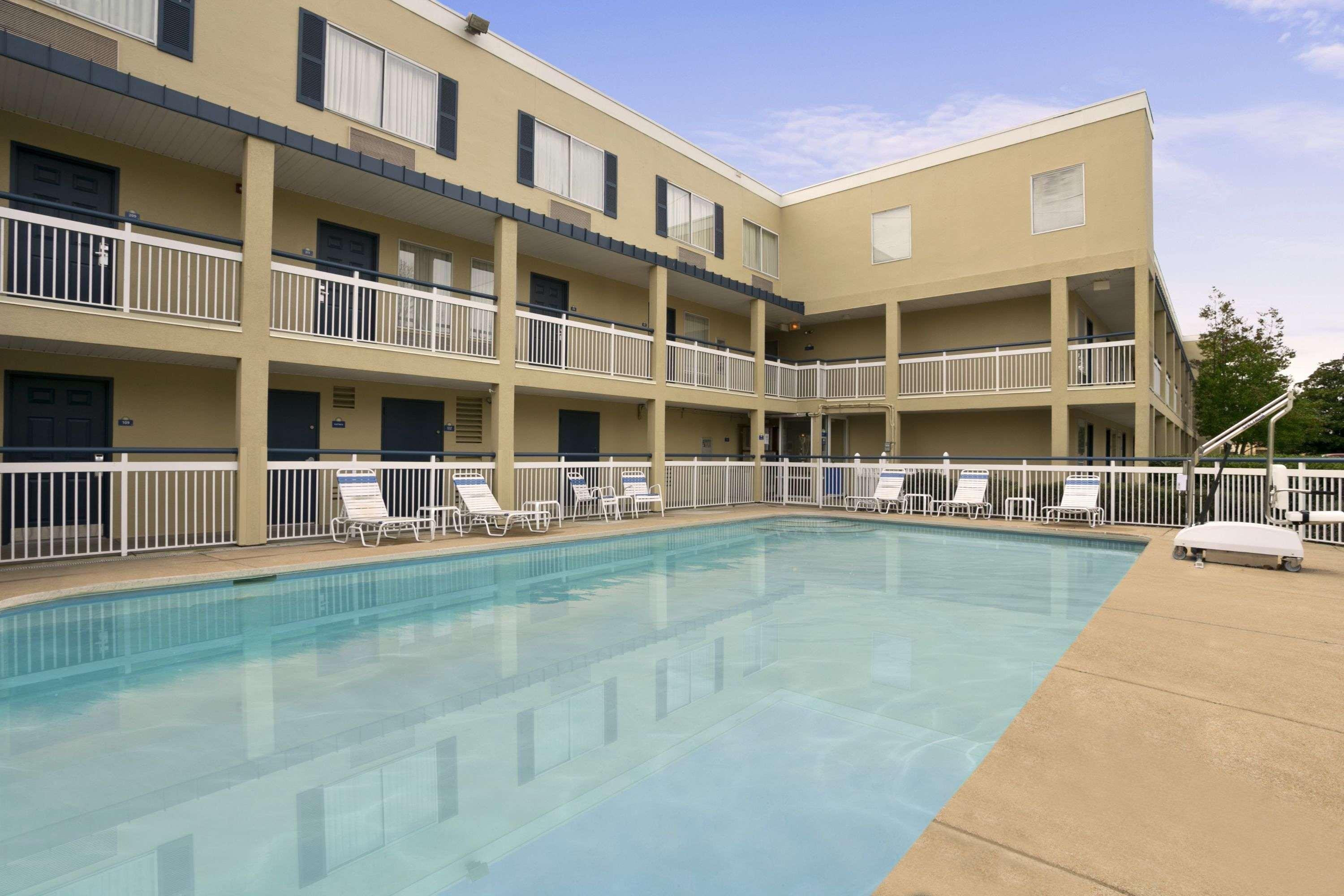 Days Inn By Wyndham Chattanooga/Hamilton Place Eksteriør bilde