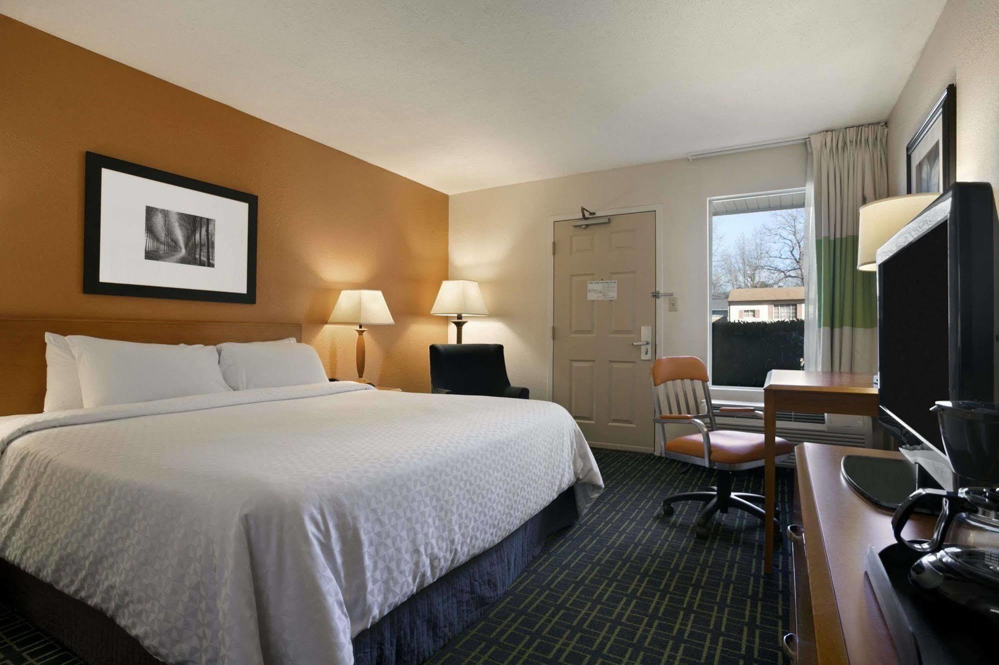 Days Inn By Wyndham Chattanooga/Hamilton Place Eksteriør bilde